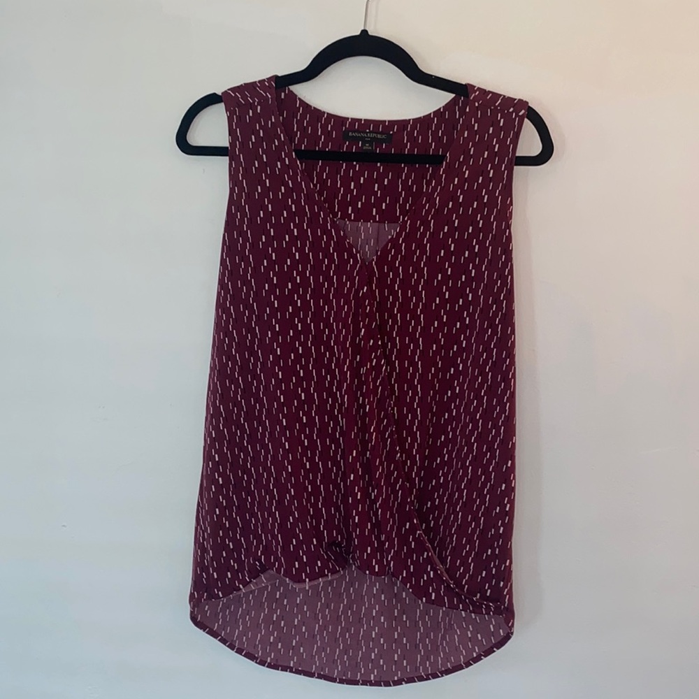 Banana Republic Sleeveless Maroon Patterned Blouse